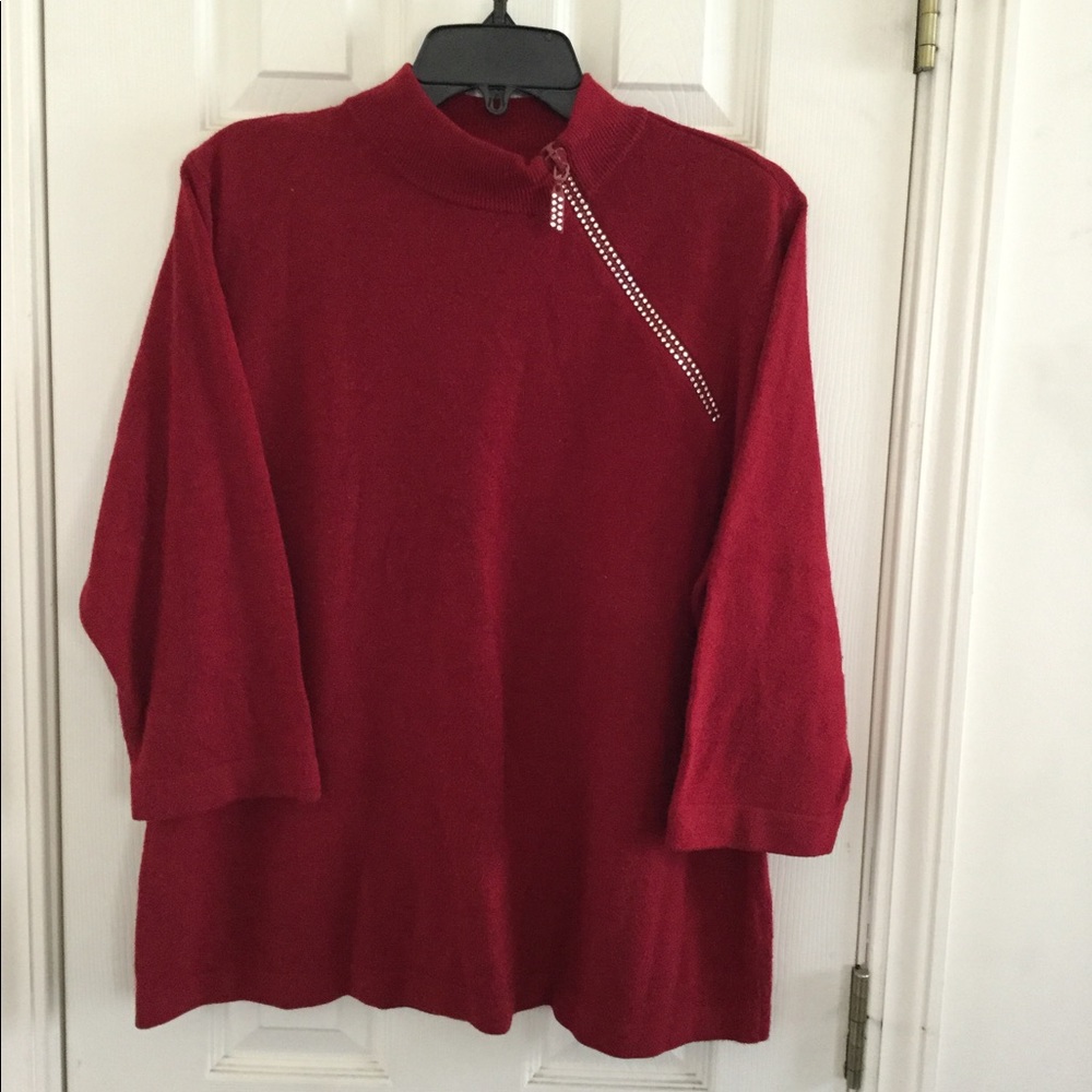 Beautiful Sweater 3/4 sleeves & rhinestone zipper